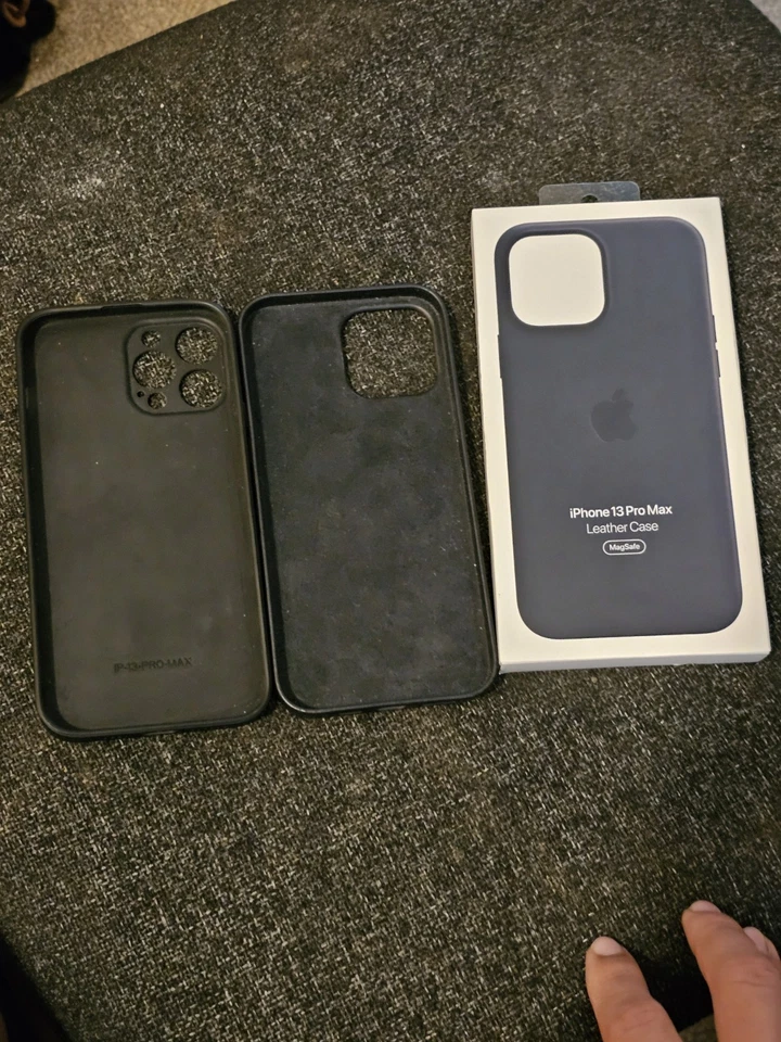 Original Apple iPhone 13 Pro Max Leather Case (dark blue) + Gucci case - Bundle - Image 4 of 4