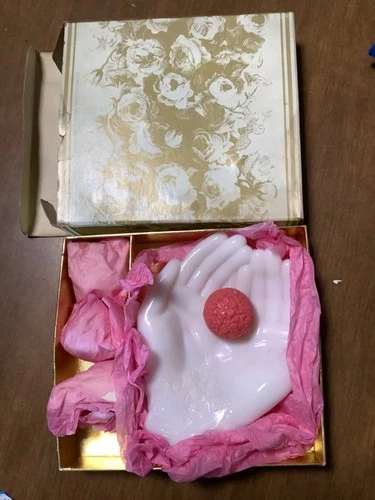 AVON TOUCH OF BEAUTY 4 SOAPS & MILK GLASS HAND DISH VINTAGE in box