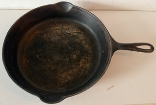 Vintage Cast iron skillet fry pan griswold No.9 210? 710? U.S.A. RESTORATION!