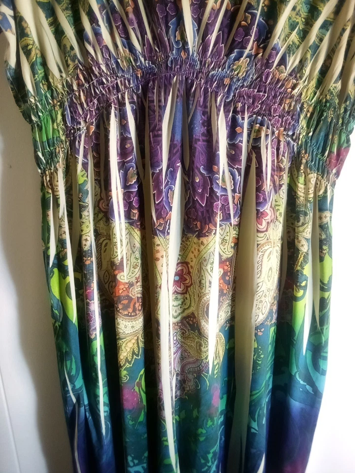 Vestido grande multicolor para mujer Unity World Wear Foto 3 de 4