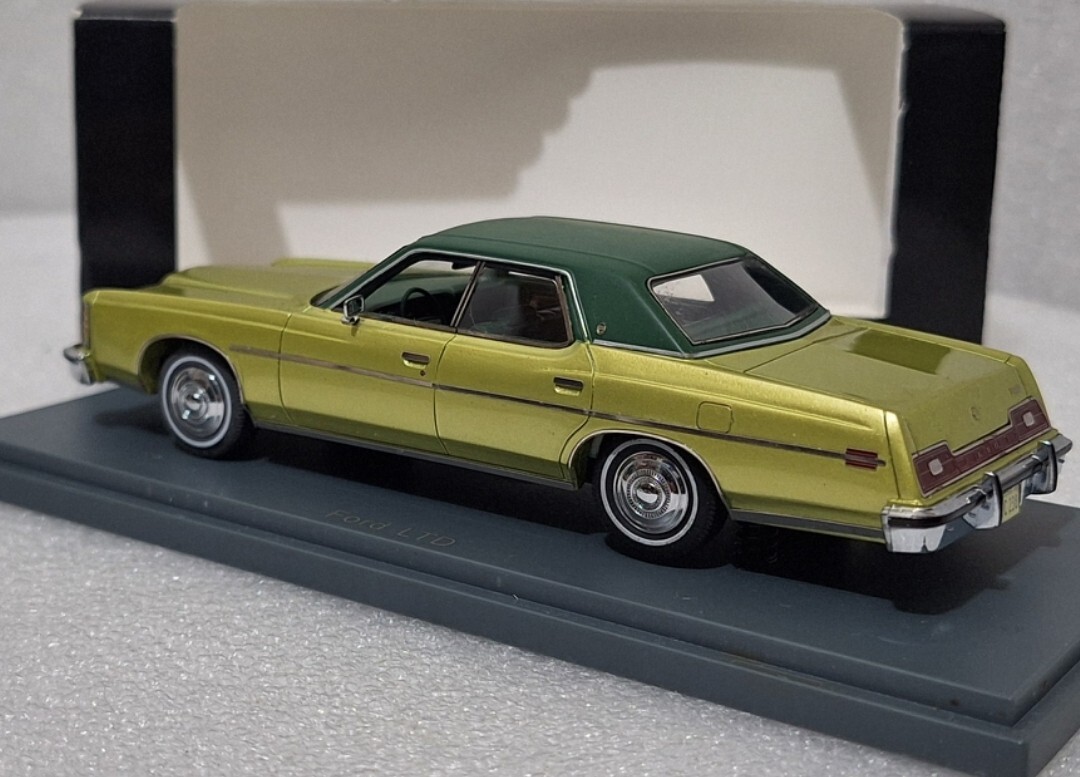 Ford USA LTD 1973 Galaxy Met Yellow Green 1:43 Neo NEO44236 Resin