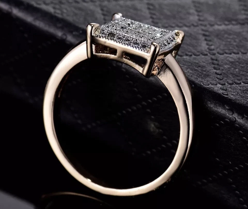 Anillo para mujer enchapado en oro de 18 quilates con topacio blanco pavé de tonos múltiples talla 6 Foto 2 de 2