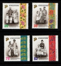 Singapore 1992 Traditional Family Costumes SG688-91 MNH