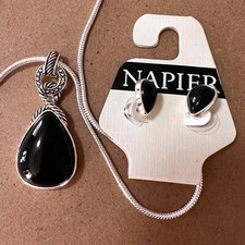 NAPIER Necklace and earrings set Women's Vintage 18 in ext. 3.25 in