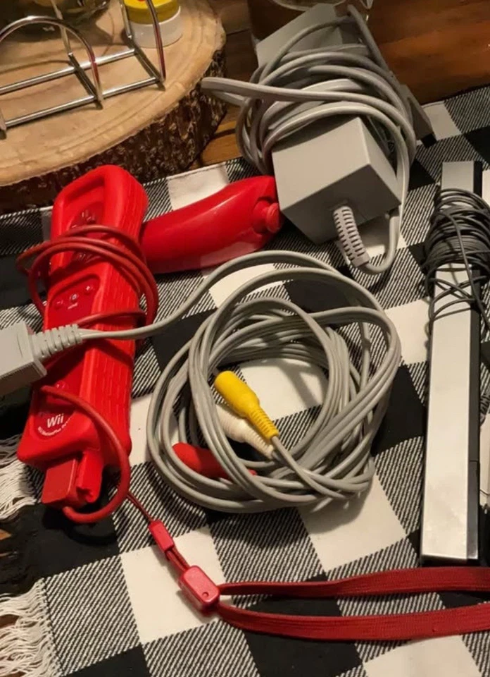 Nintendo Wii (RVL-001) Mario 25th Anniversary Edition -7 Game Bundle - Image 4 of 4