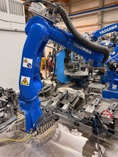 YASKAWA YR-1-06VX7-A00 Industrieroboter inkl. Steuerung & Bedienpanel – komplett