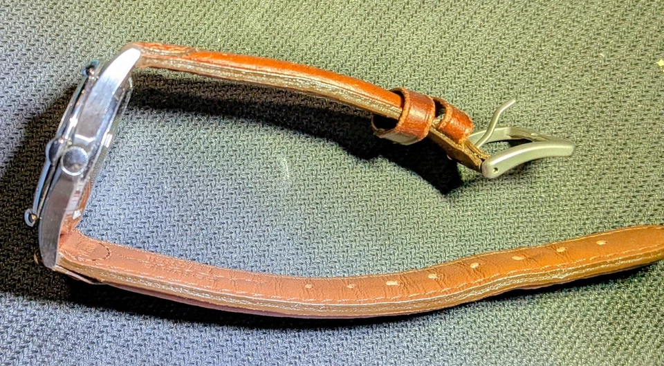 Reloj De Colección Wenger Cuarzo Suizo Logo 100m Acero, Fecha, Cuero, Batería Nueva Foto 4 de 4