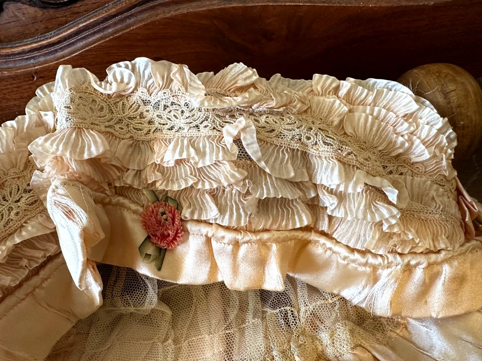 Diadema de mujer antigua aleta alrededor de 1920 encaje seda VER VIDEO uso para muñecas Foto 2 de 4