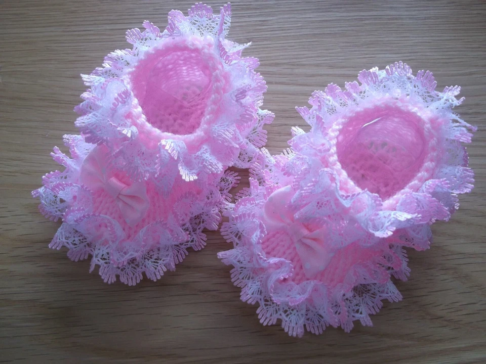 HAND KNITTED BABY SHOE/BOOTIES PINK / PINK-TO FIT 0-3 MONTHS/ REBORN DOLL-B1