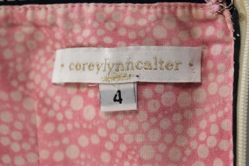 Vestido Corey Lynn Calter Talla 4 Verde Bosque Floral Funda Sin Tirantes Por encima de la rodilla Foto 4 de 4