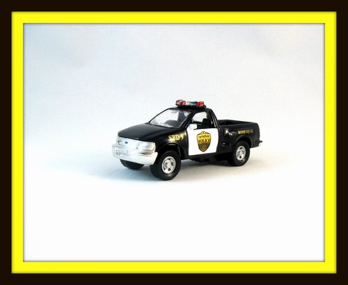 1998 FORD F-150 BOMB SQUAD POLICE CAR,MAISTO 1/46 DIECAST CAR COLLECTOR'S MODEL - Picture 7 of 12