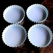 NWOT Quiche tartlet pie flutted pans light mint green non stick removable bottom