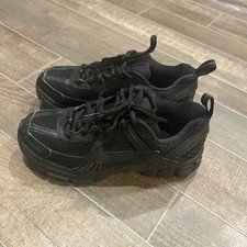 Nike Zoom Vomero 5 Triple Black Grade School Size 1.5Y