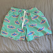 Chubbies Apex Classic 5.5" Swim Trunks Green Shark Print Mens Size Medium