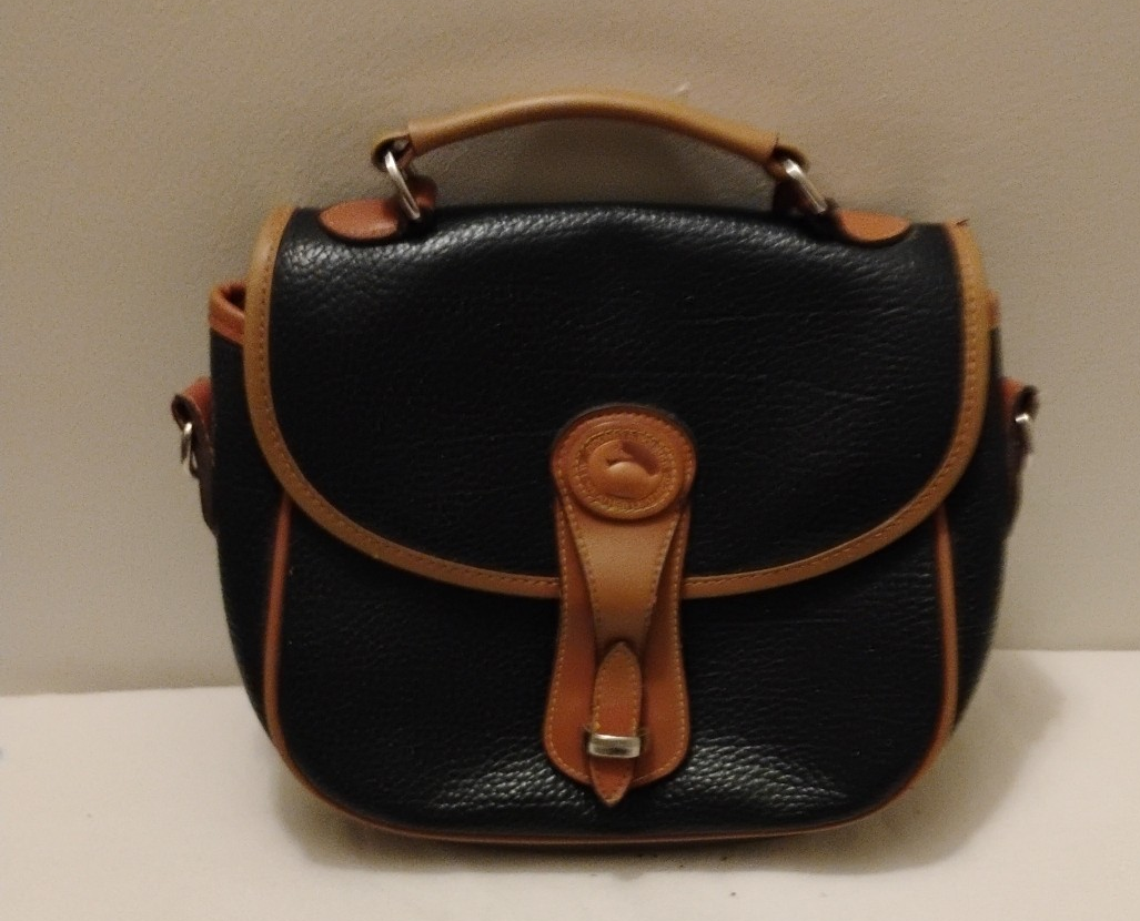 VINTAGE DOONEY & BOURKE ALL WEATHER LEATHER BLACK PEBBLED SMALL CROSSBODY BAG