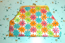 Vtg 60s 70s MOD Bright Floral Vinyl Coin Purse Kiss Lock 6.5" x 4.5"