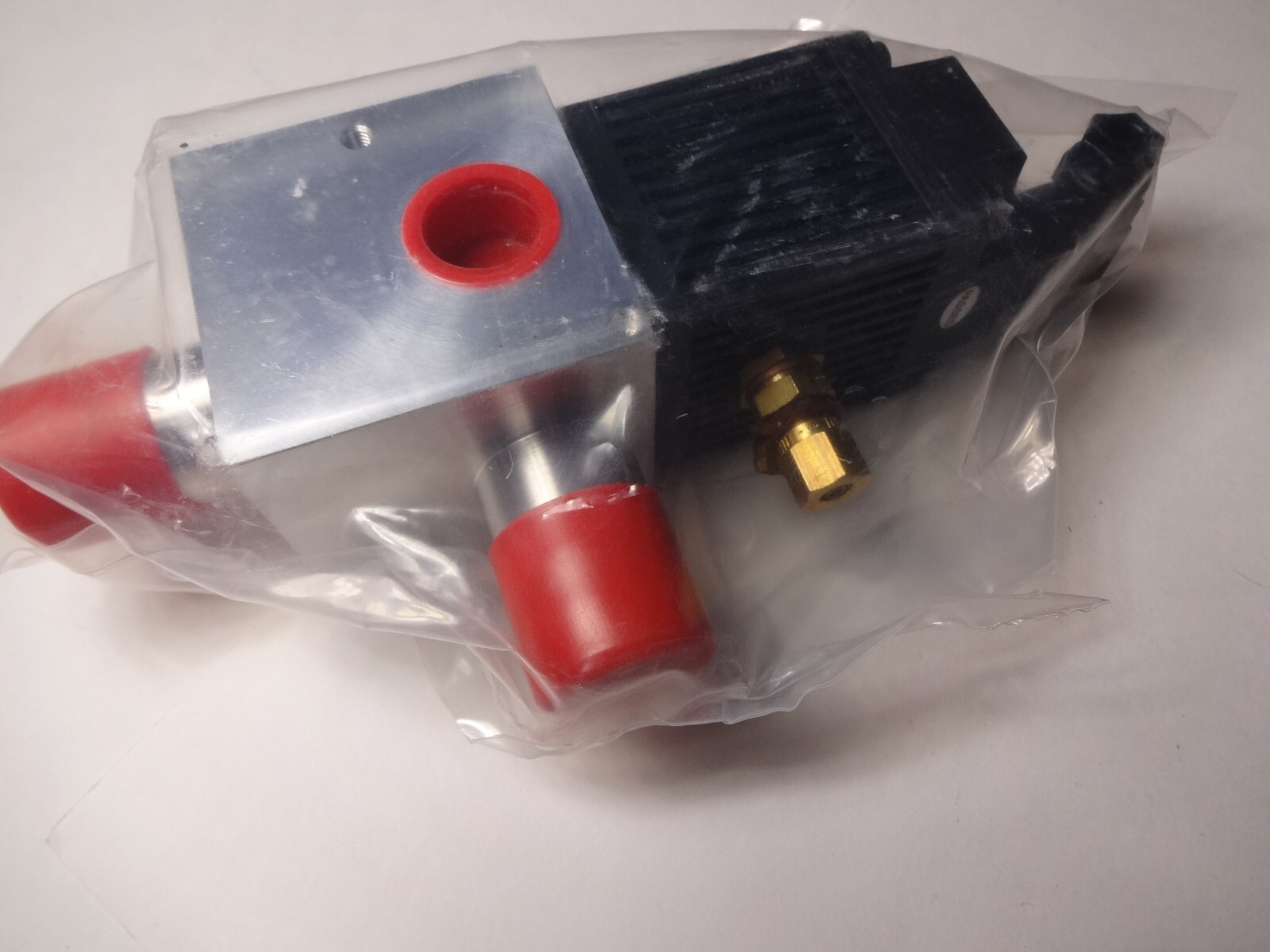 New (Old Stock) Edwards Model PV25PP High Vacuum Valve - pneumatically operated