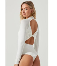 NWT ASTR The Label Prue Back Twist Bodysuit Long Sleeve Women's White Size S