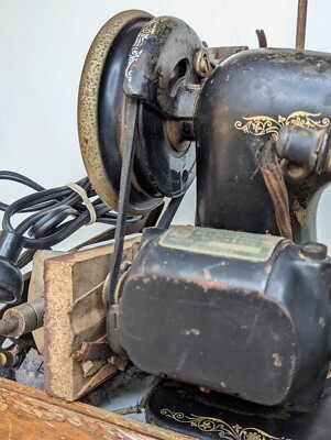Antique Singer Sewing Machine AB928045 w/ Motor and Light - For