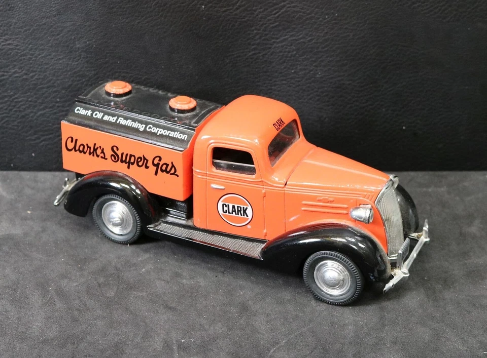 Chevy Tanker Truck 1937 1/25 Clark Orange  Bank Liberty Classic Free Shipp #823 - Image 3 of 4