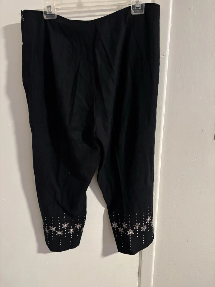 Chadwicks Black and Silver Capri Pants Size 14 - Image 2 of 4