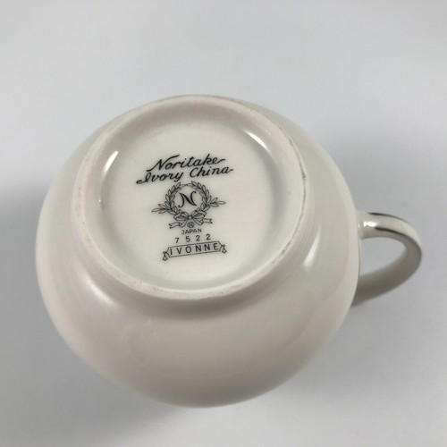 CREMA MARFIL NORITAKE "IVONNE" de colección con adornos de platino estilo cupé años 60 - Imagen 5 de 6