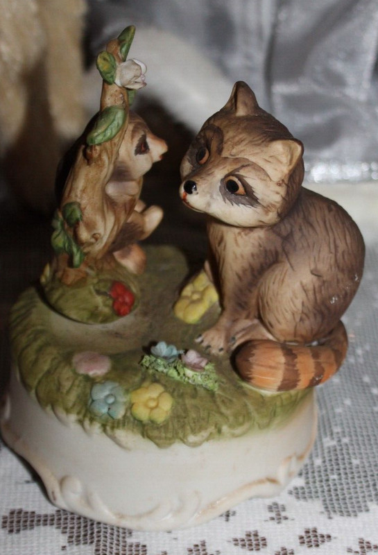 Vtg Music Box Mama Baby Racoons Bisque Porcelain MSR Imports 1980s plays!!