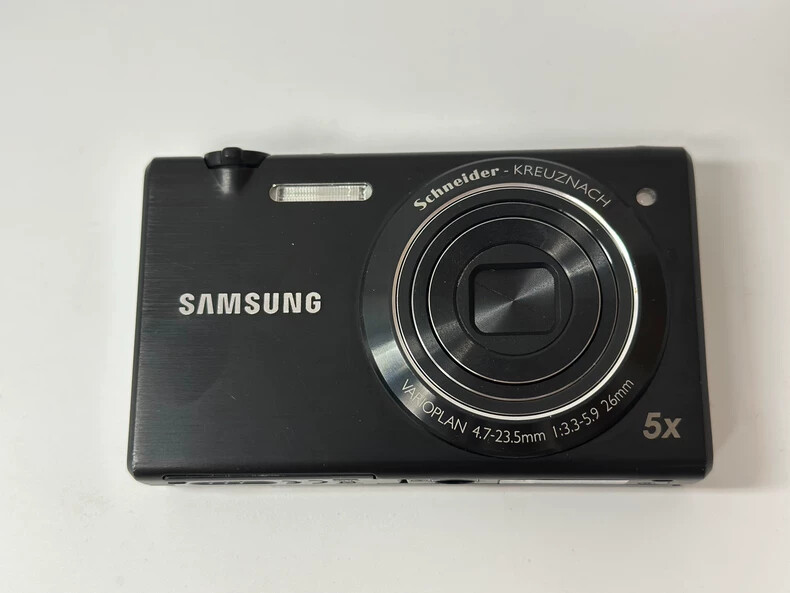 Samsung MV800 Digital Camera Flip-out Vlog 5X Optical Zoom 16.1MP