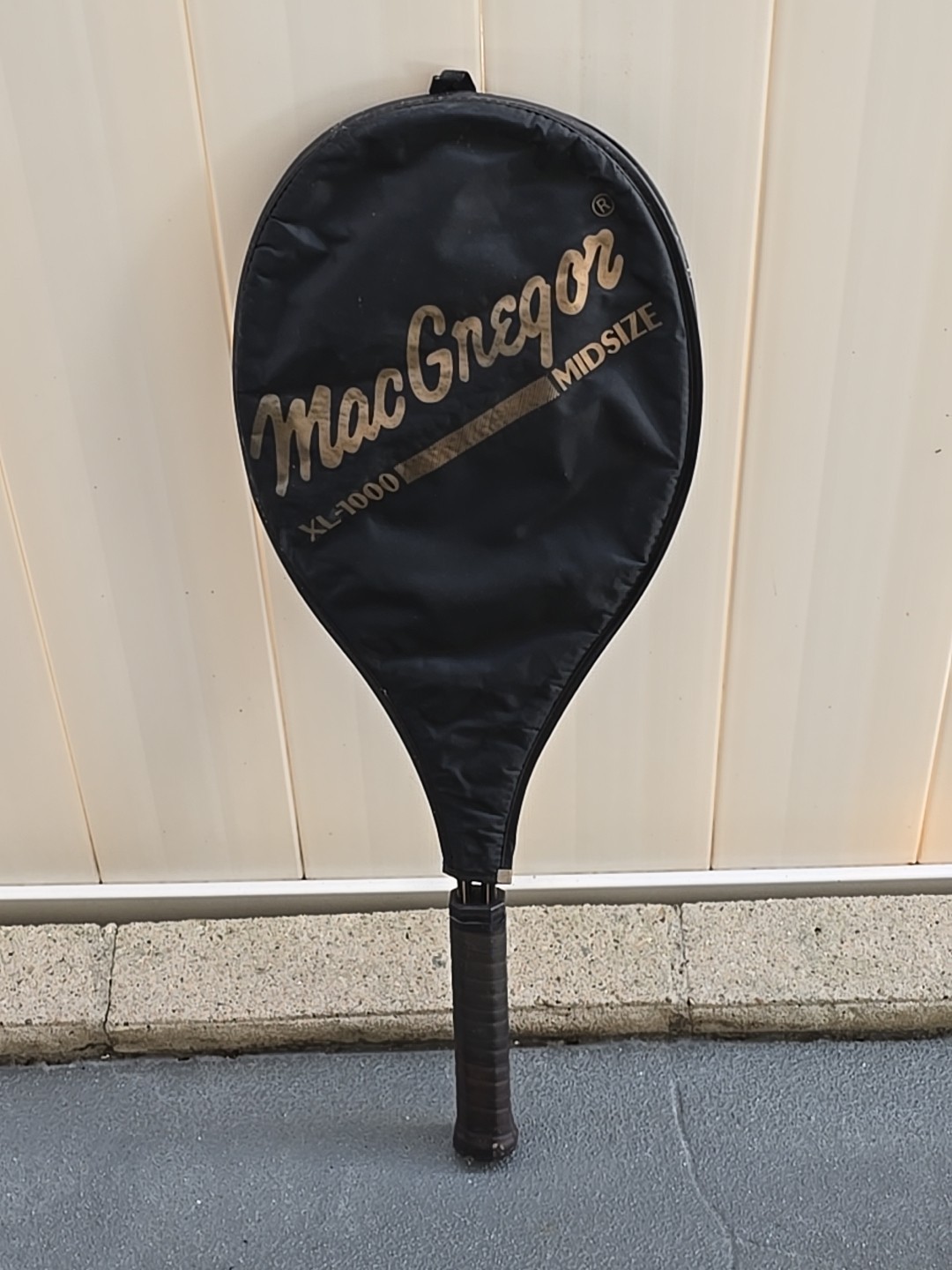 (VINTAGE) MacGregor - The Athlete&rsquo;s Choice XL-1000 Midsize Racquet Original Case