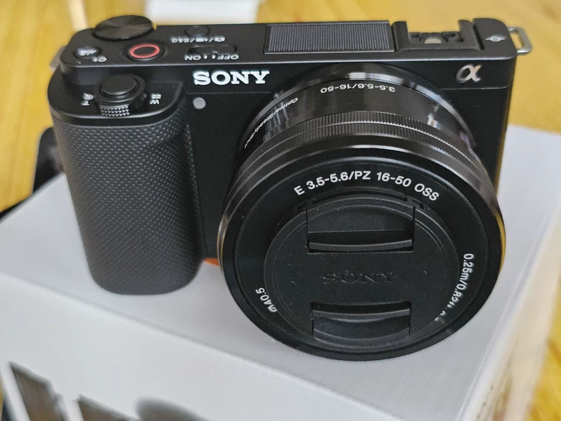 Sony ZV-E10 ZVE10 24.2MP Mirrorless Camera w/16-50mm Lens Tested English-98%NEW