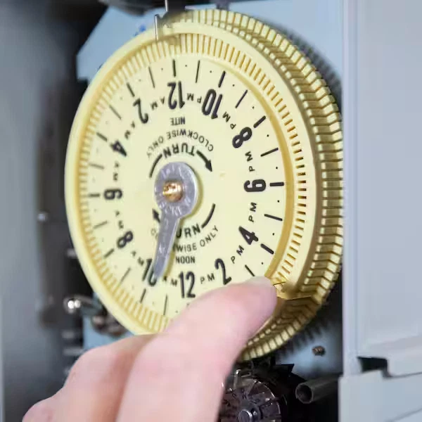 R8800 Series 3 Hp 220-Volt Indoor/Outdoor Irrigation/Sprinkler Timer - Image 4 of 4