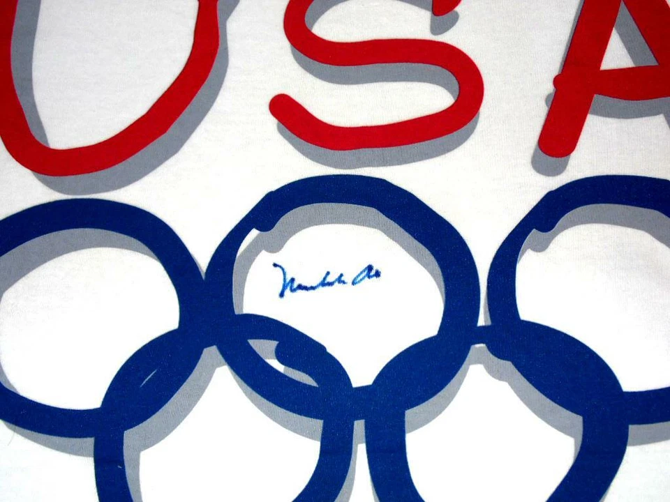 MUHAMMAD ALI 1996 U.S.A. OLYMPIC AUTOGRAPHED TEAM USA RED, WHITE AND BLUE SHIRT - Image 2 of 4