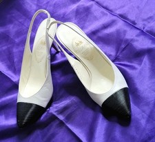 Delman Ladies Vintage 1970's pumps two-tone black and white sling back pumps