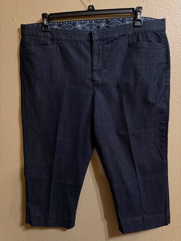 BANDOLINO MAUREEN DENIM CAPRI JEANS SZ 18 BLACK STRETCH TAPERED LEG