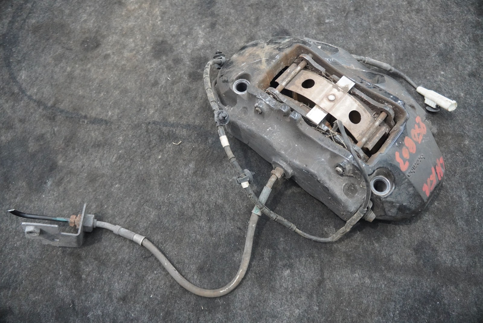 Front Left Brake Caliper 4G43-2C463-CA OEM Aston Martin V8 Vantage 2006-16 DB9