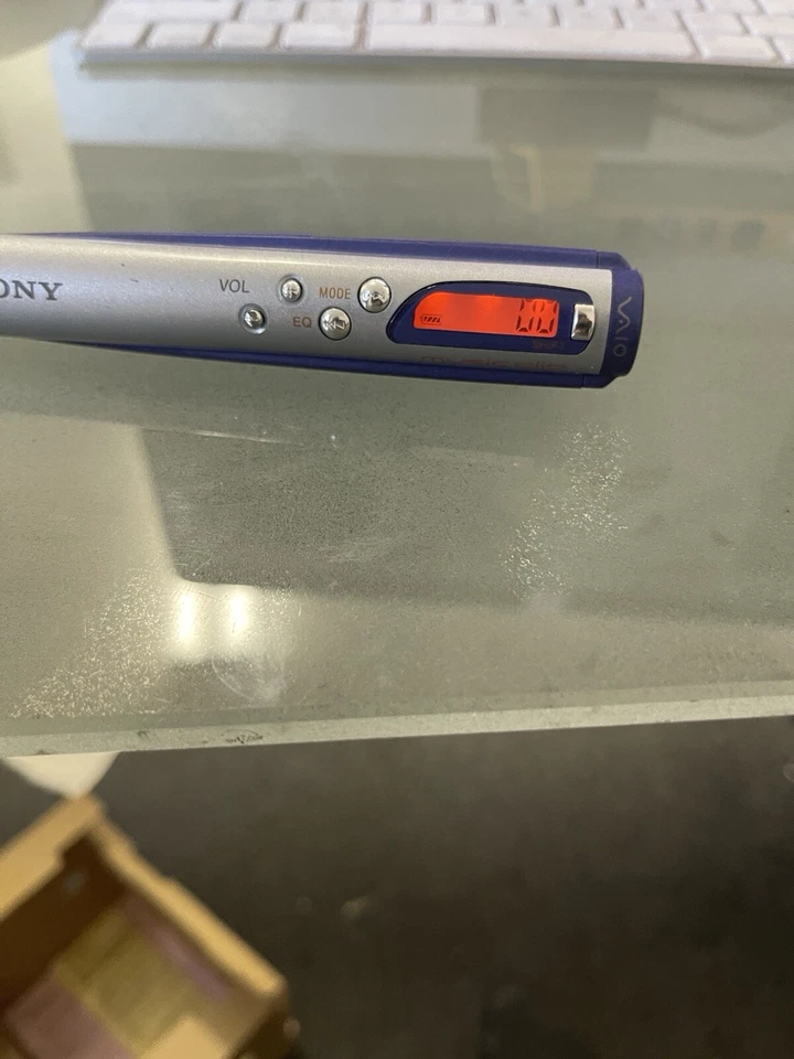 Sony VAIO Music Clip Personal Network Player MC-P10 MP3 Player - Image 3 of 4