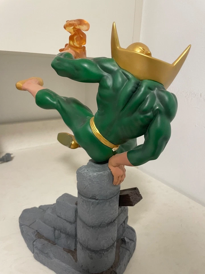 Estatua de porcelana fundida en frío puño de hierro marvel hermanos kuchar Foto 3 de 4