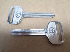 BLANK KEYs FITS TOYOTA CELICA 4 RUNNER AVALON CAMRY SUPRA T100 LOT of 2 KEYS!!