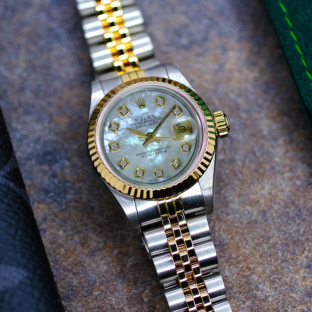 ROLEX DATEJUST 69173 2コマ Rolex Datejust 26mm Two Tone 18k and Steel w/ Black MOP