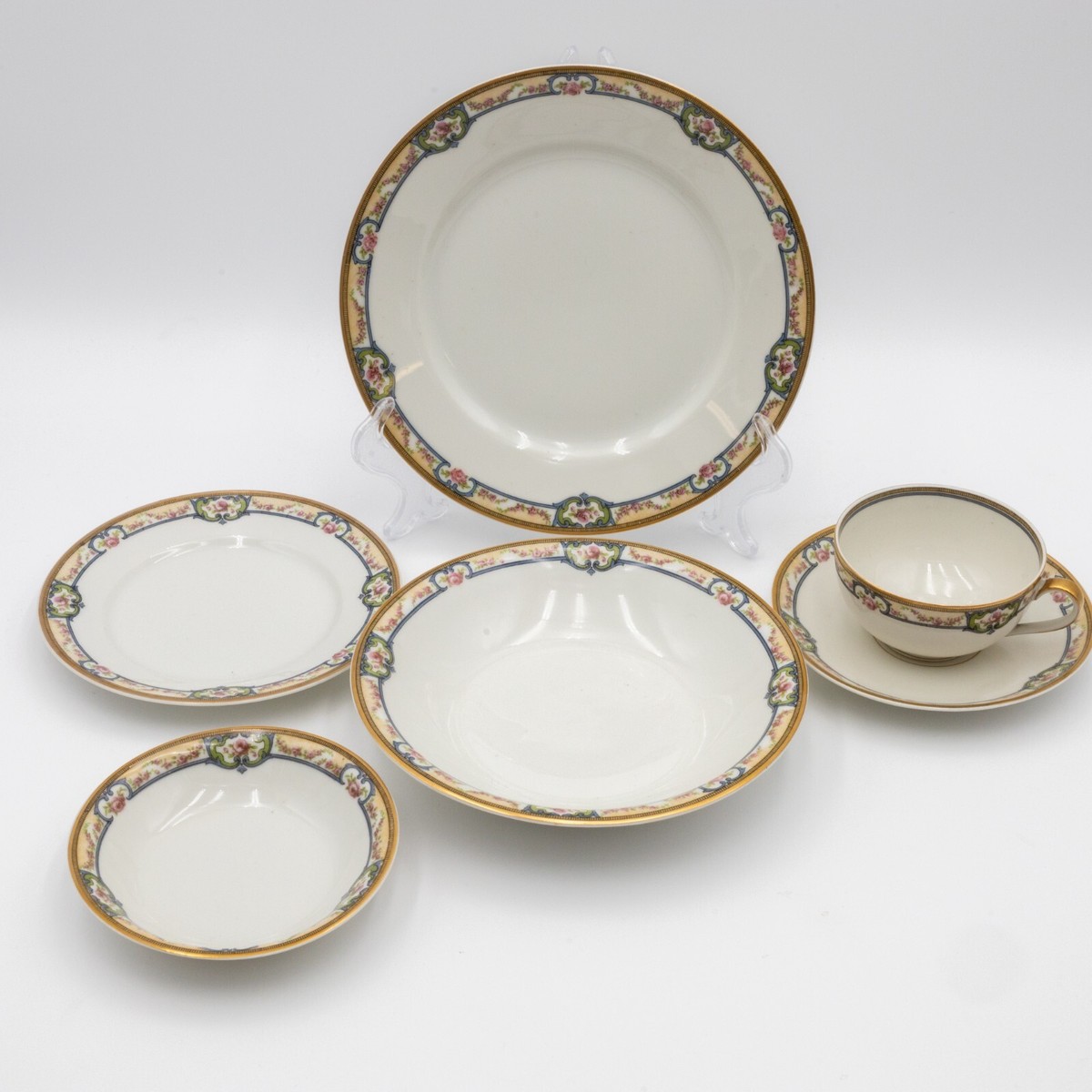 THEODORE HAVILAND LIMOGES FRANCE SCHLEIGER PATTERN 345A Pieces