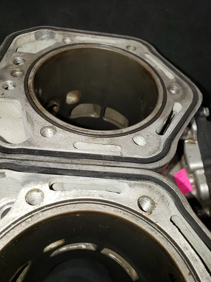 ROTAX Bombardier cylinder jugs and head assembly — 第 4/4 张图片