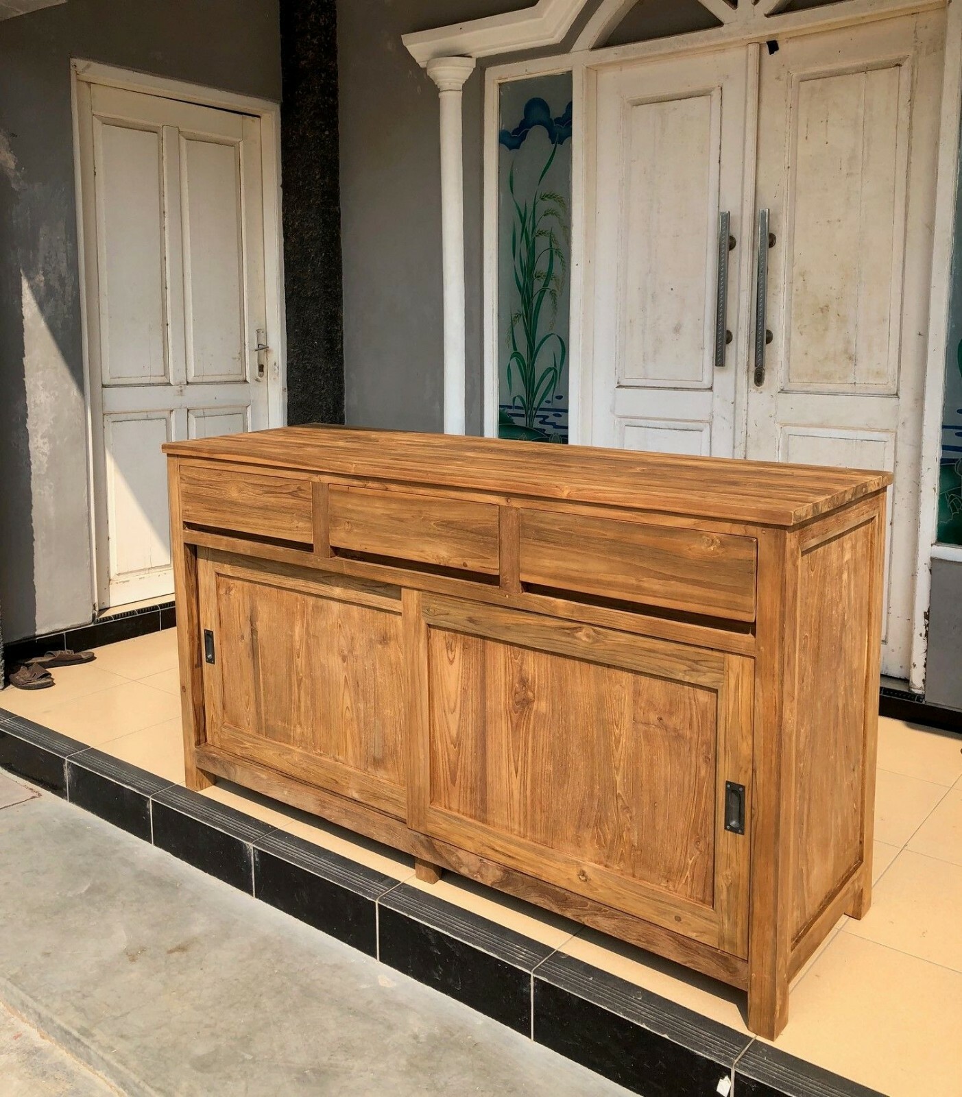 2-türige Echtholz massiv Teak Teakholz Sideboard Kommode Ronan mit 3 Schubladen