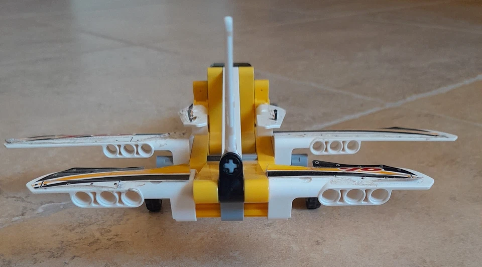 LEGO Technic 42044 Display Team Jet, foto 3 di 5