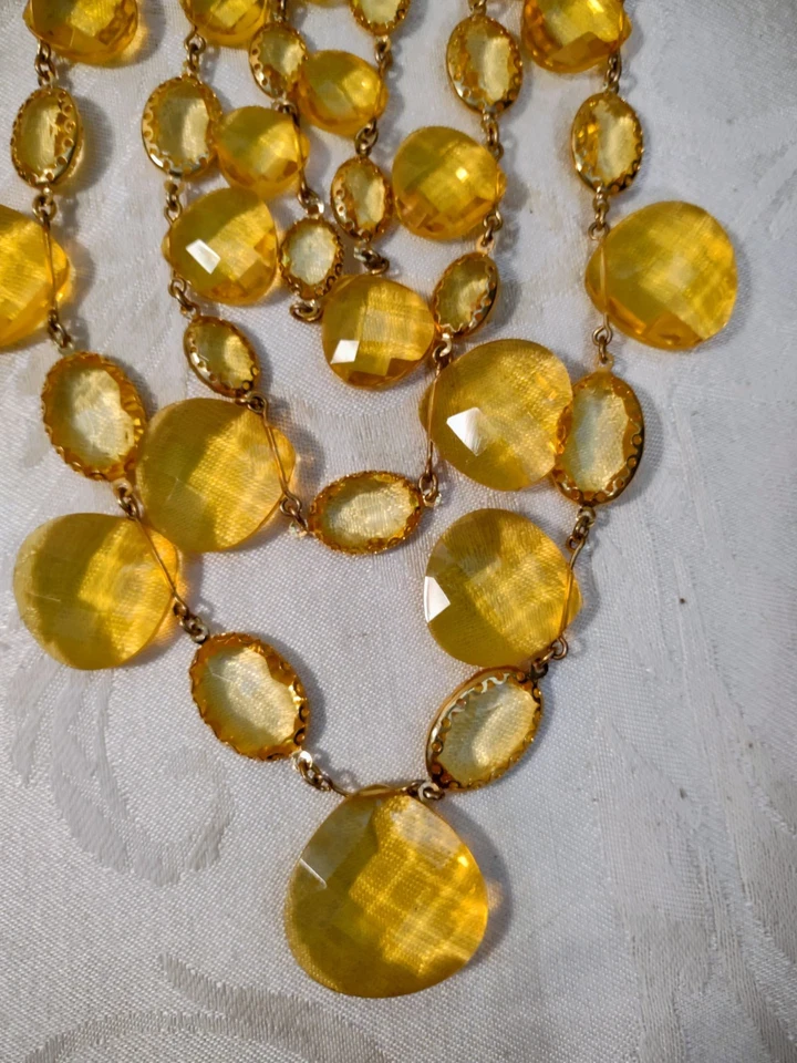 Collar Joan Rivers Color Ámbar 3 Hilos Distintivo - Ajustable Foto 2 de 3