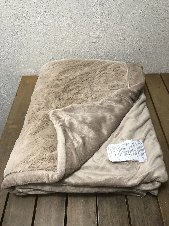 Restoration Hardware Throw Blanket Plush Beige Reversible Faux Fur 45x65" EUC - Image 4 of 4