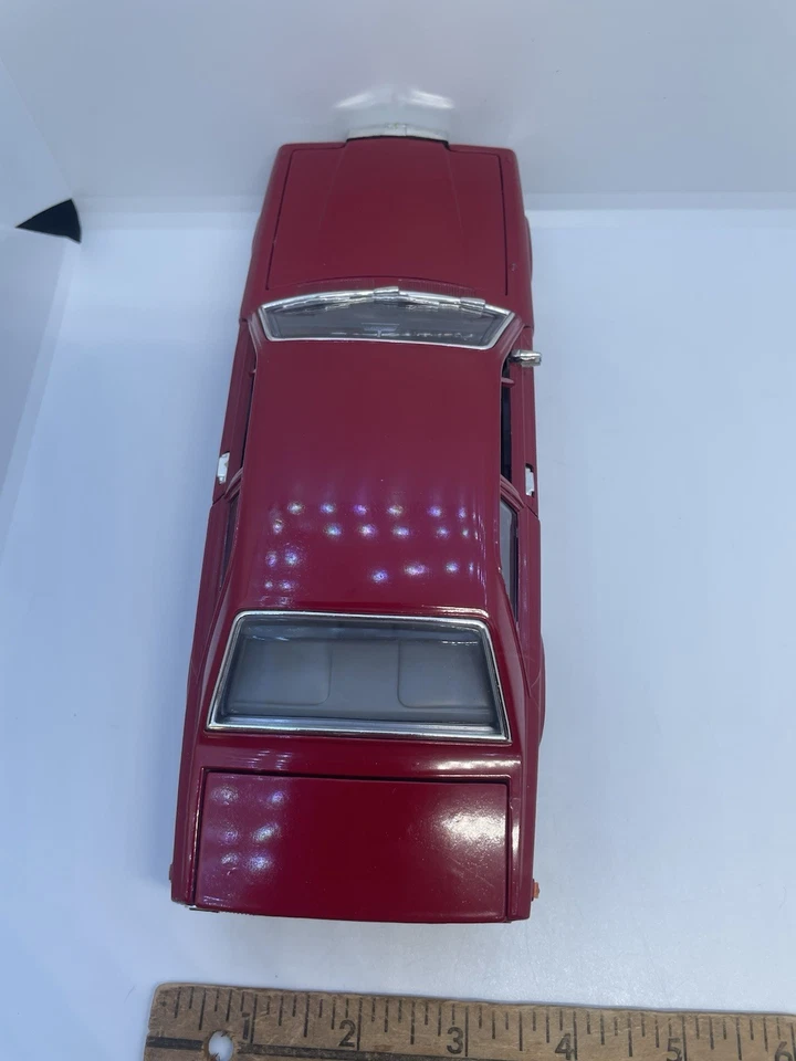 Burago Sb 1/22 - Rolls Royce Camargue Red Die cast Model Car - Image 4 of 4