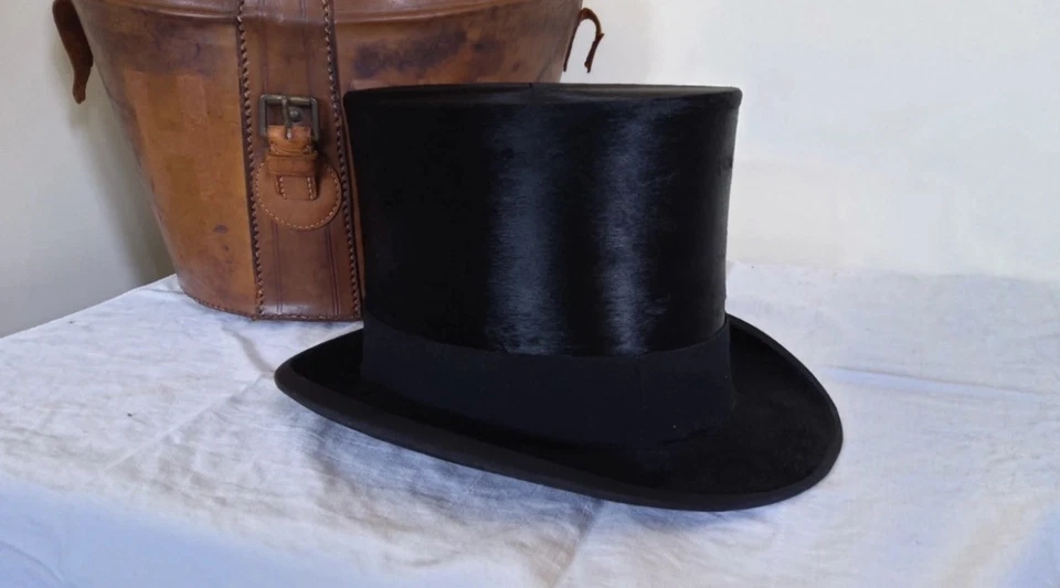 Christys’ London “IMPERIAL” silk top hat set – with original leather case, rare - Image 1 of 4