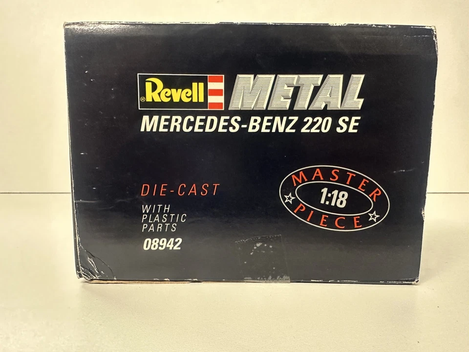 1:18 Mercedes Benz 300 SE Classic Sports Car 1/18 RED - Image 2 of 3