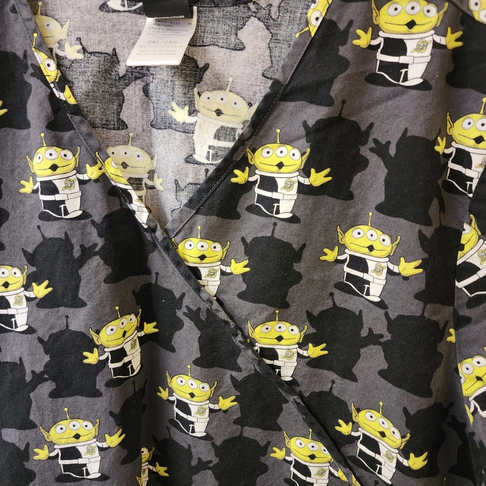 Blusa Médica Disney Pixar The Aliens Toy Story Talla 2x Negra/Gris/Verde Foto 3 de 4