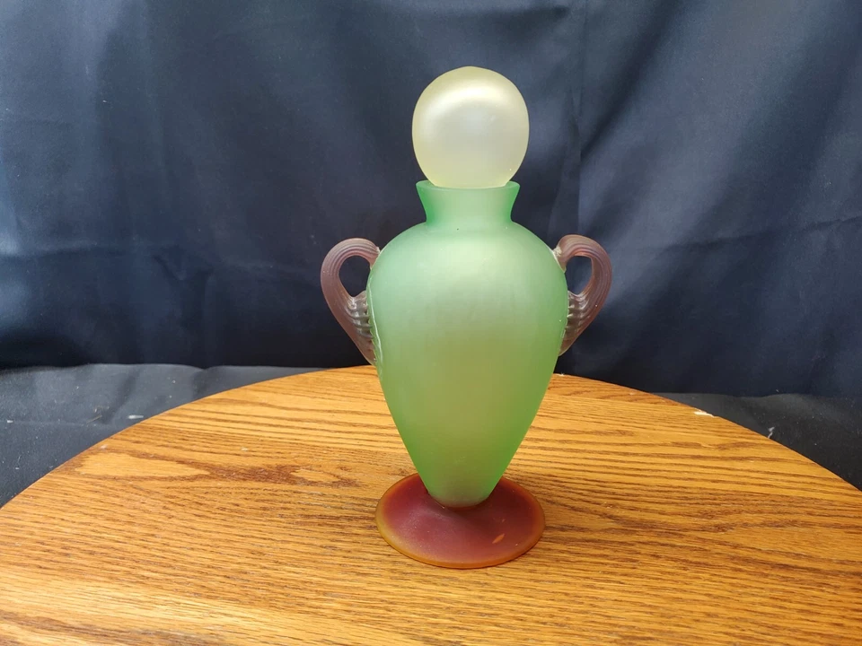 Jarrón de vidrio artístico decorativo esmerilado verde con tapón, tres colores Foto 2 de 4